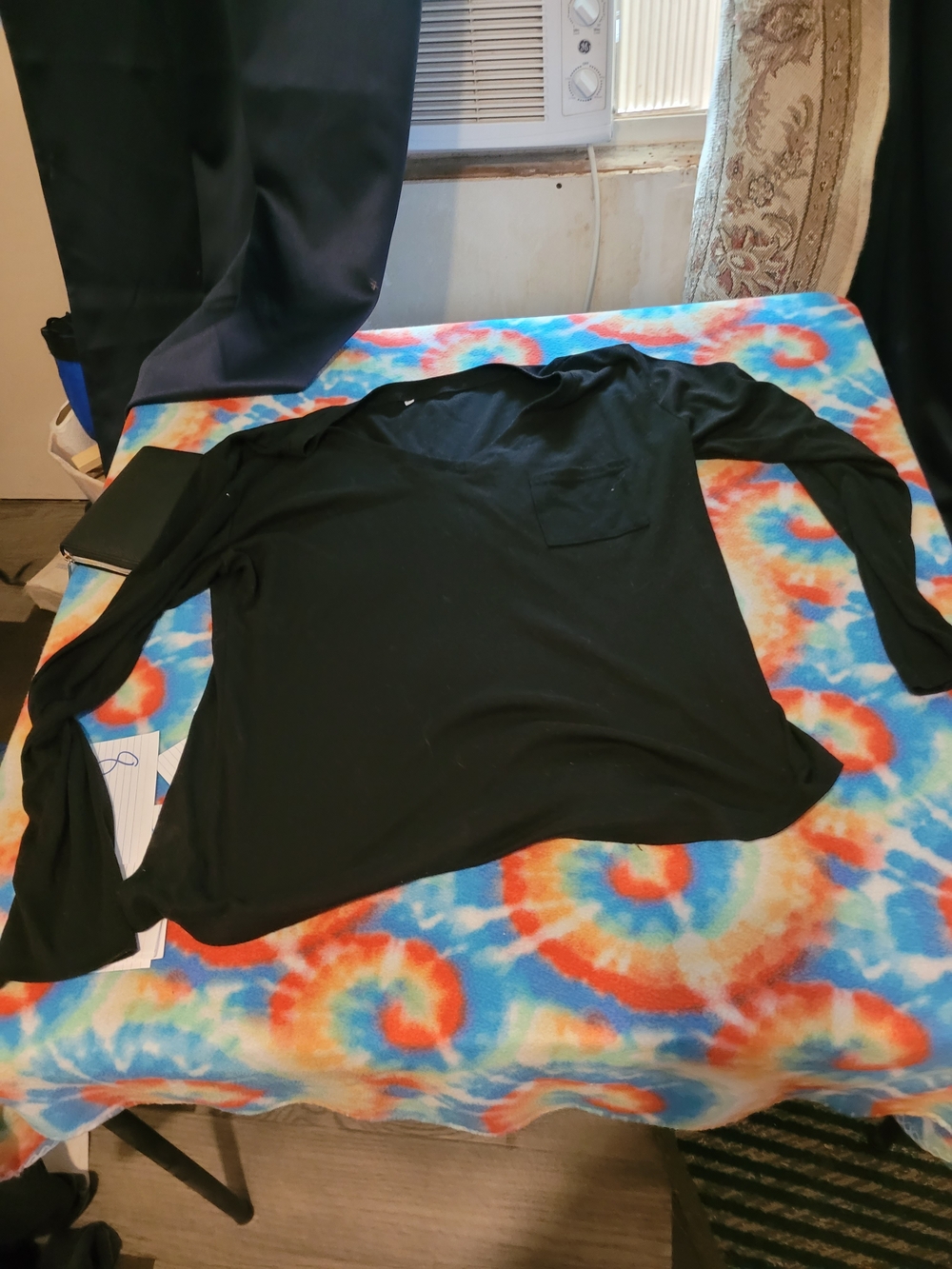 Black Long-Sleeve Women's Pocket Top